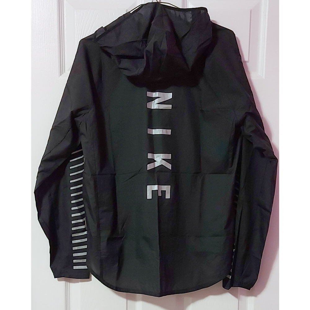 Nike packable running jacket - Picture 2 of 4